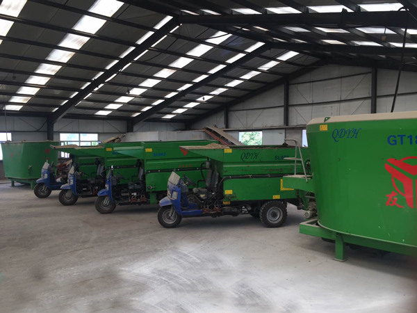 固定式TMR飼料攪拌機(jī)